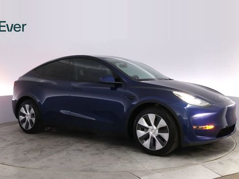Used 2022 Tesla Model Y Long Range image 14