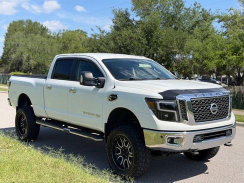 Used 2017 Nissan Titan SV image 7