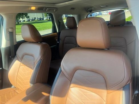 Used 2025 Nissan Pathfinder Platinum AWD/4WD image 14