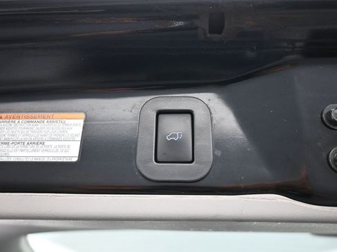 Certified 2019 Toyota Sienna SE w/ SE Preferred Package AWD/4WD image 25