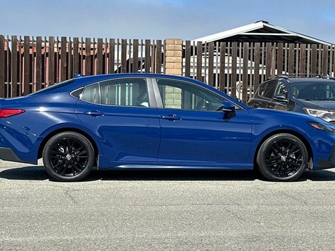 Used 2026 Toyota Camry SE image 3