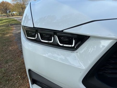 Used 2024 Ford Mustang Premium image 9