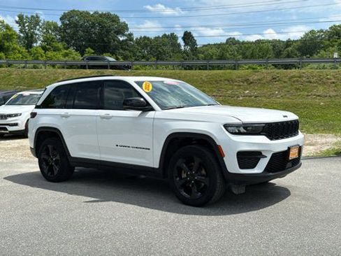 Certified 2023 Jeep Grand Cherokee Altitude AWD/4WD image 2