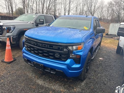Used 2025 Chevrolet Silverado 1500 Custom w/ Turbomax Blackout Package image 3