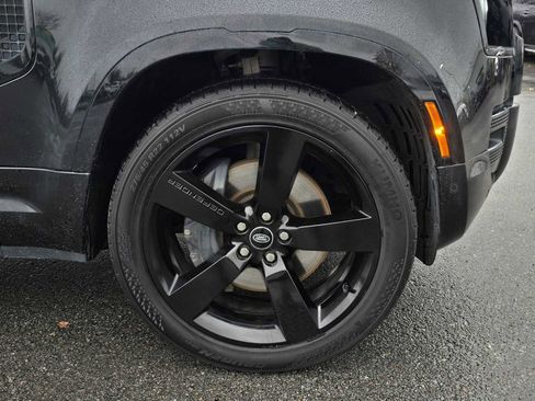 Used 2024 Land Rover Defender 130 X-Dynamic SE image 9