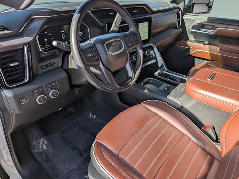 Used 2024 GMC Sierra 3500 Denali Ultimate AWD/4WD image 9