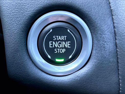 Used 2021 GMC Yukon SLT w/ SLT Premium Package image 34