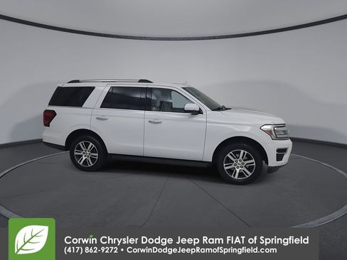 Used 2024 Ford Expedition Limited AWD/4WD image 3