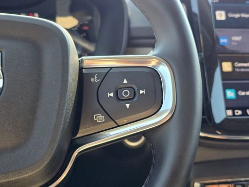 Used 2023 Volvo XC40 B5 Plus image 34