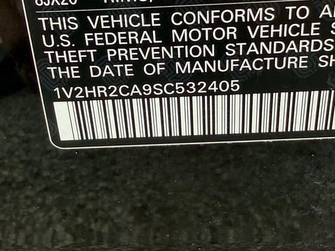 Used 2025 Volkswagen Atlas SE AWD/4WD image 14