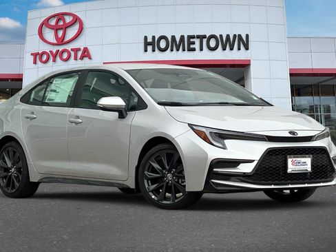 Used 2025 Toyota Corolla SE image 2