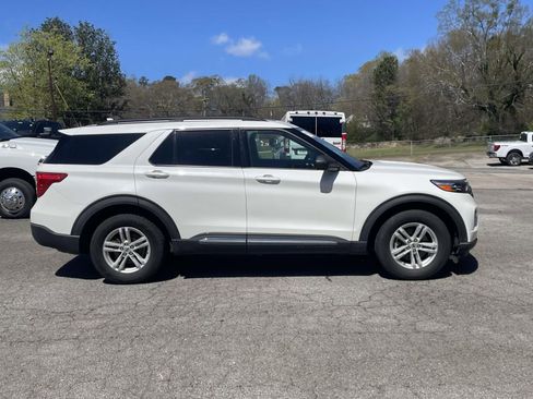 Certified 2022 Ford Explorer XLT w/ Equipment Group 202A image 2