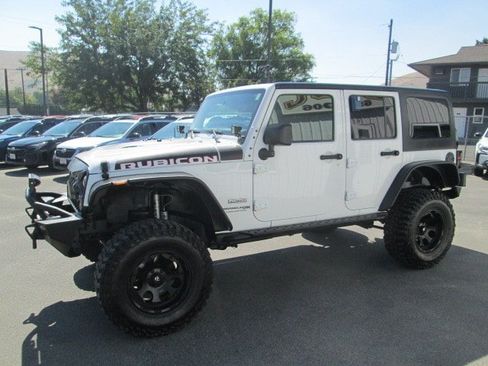 Used 2018 Jeep Wrangler Unlimited Rubicon AWD/4WD image 3