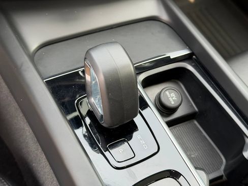 Certified 2023 Volvo XC60 T8 Core AWD/4WD image 33