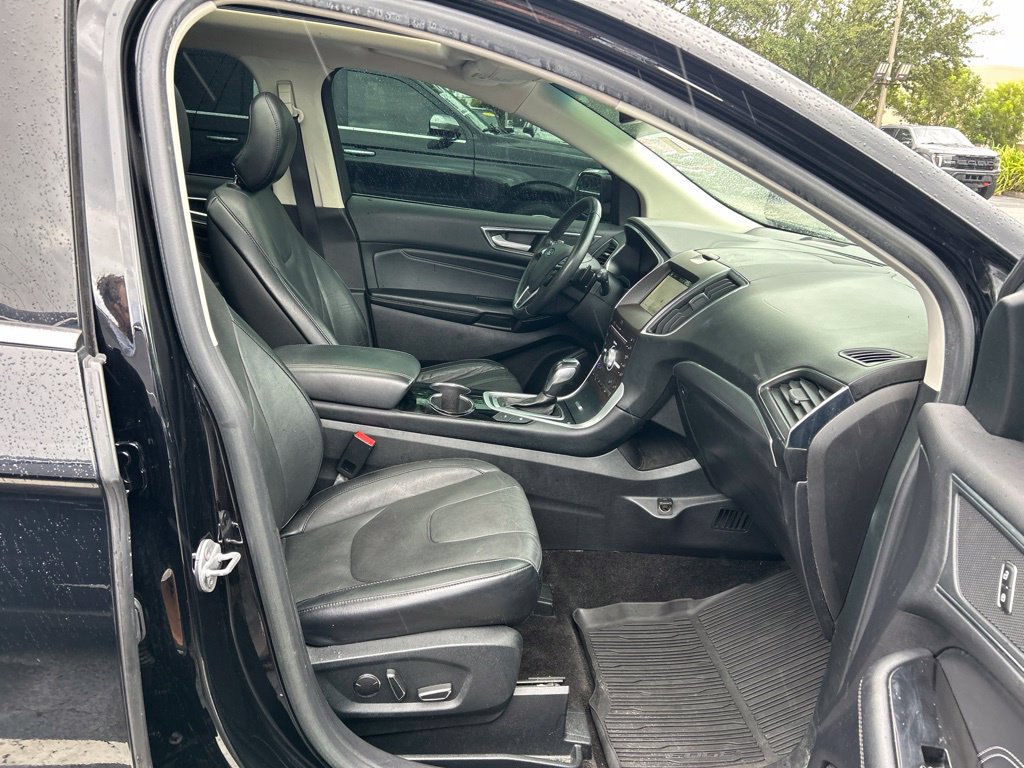 Used 2018 Ford Edge Titanium w/ Equipment Group 302A AWD/4WD image 35