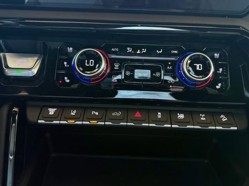 Used 2026 GMC Sierra 2500 AT4X image 50