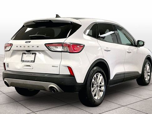 Used 2020 Ford Escape SE image 11