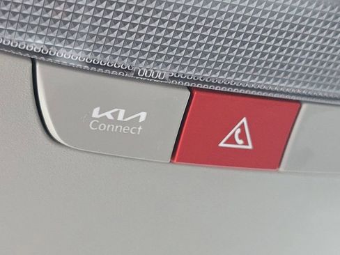 Used 2023 Kia Niro EX image 8