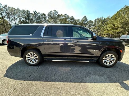 Used 2023 Chevrolet Suburban Premier image 8