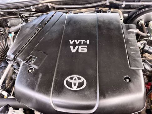 Used 2010 Toyota Tacoma PreRunner image 10