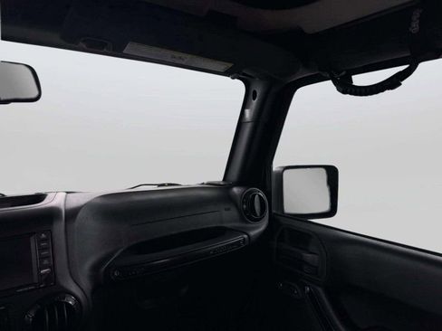 Used 2018 Jeep Wrangler Unlimited Rubicon image 19