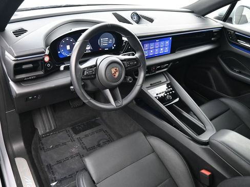 Certified 2025 Porsche Macan Electric RWD image 4