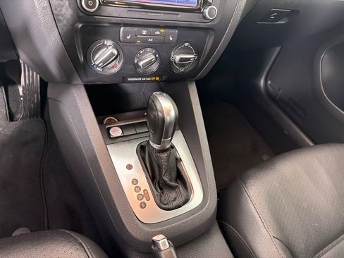 Used 2014 Volkswagen Jetta SE FWD image 17