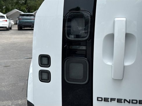 New 2026 Land Rover Defender 110 X-Dynamic SE AWD/4WD image 10