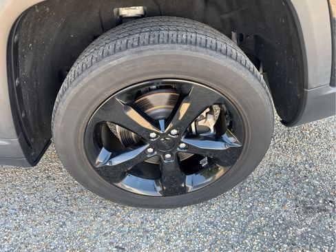 Used 2021 Jeep Grand Cherokee L Laredo AWD/4WD image 18