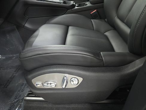 New 2026 Porsche Macan image 23