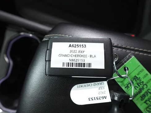 Used 2022 Jeep Grand Cherokee Laredo w/ Luxury Tech Group I image 33
