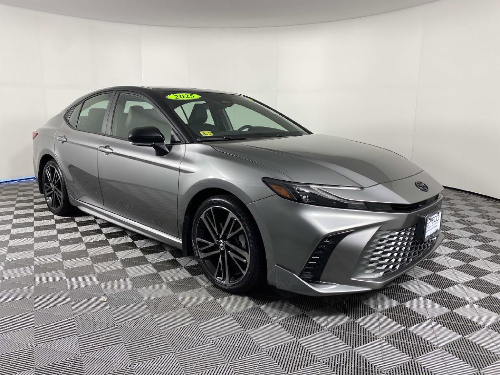 Used 2025 Toyota Camry XSE AWD/4WD image 1