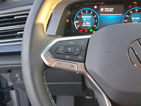 Certified 2024 Volkswagen Atlas Cross Sport SE FWD image 19