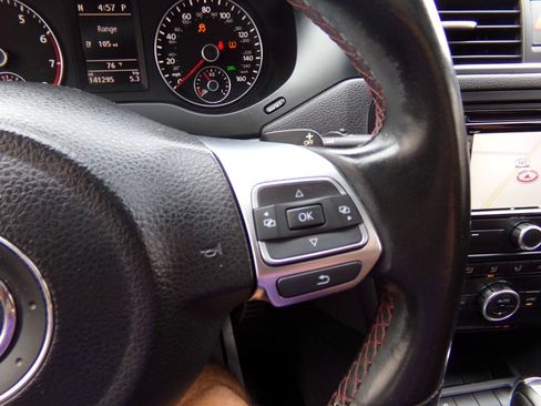 Used 2013 Volkswagen Jetta GLI Autobahn FWD image 65