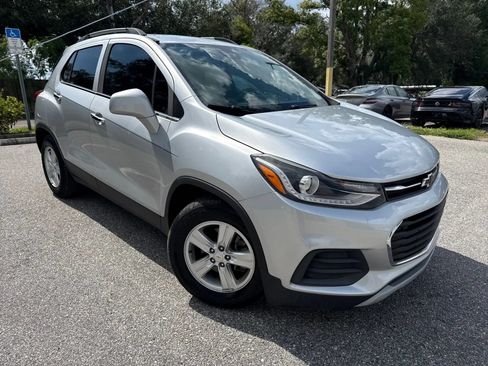 Used 2019 Chevrolet Trax LT w/ LT Convenience Package FWD image 5