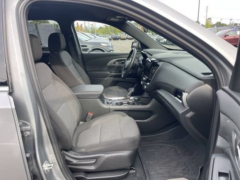 Used 2023 Chevrolet Traverse LT FWD image 15