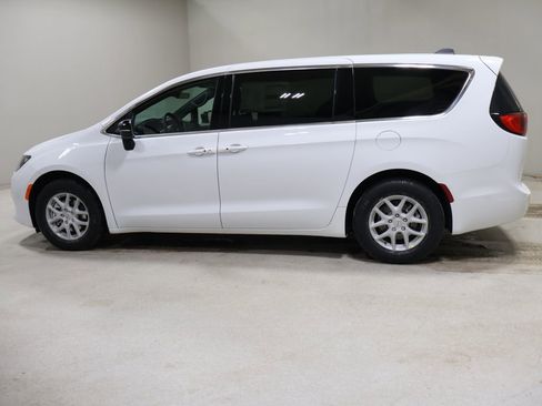 New 2026 Chrysler Voyager LX image 4