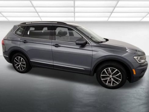 Used 2018 Volkswagen Tiguan SEL AWD/4WD image 9