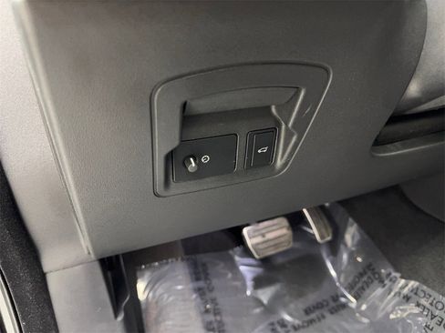 Used 2025 Land Rover Range Rover Velar Dynamic SE image 55