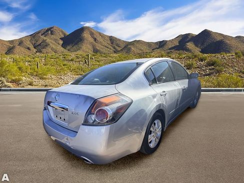 Used 2010 Nissan Altima 2.5 S FWD image 4