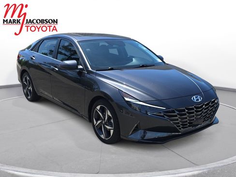 Used 2022 Hyundai Elantra Limited FWD image 3