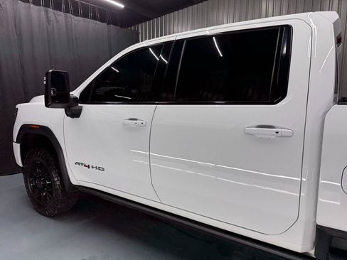 Used 2022 GMC Sierra 2500 AT4 w/ AT4 Premium Plus Package AWD/4WD image 7