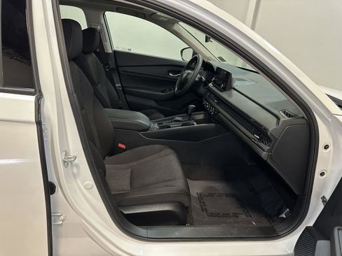 Certified 2025 Honda Accord SE image 39