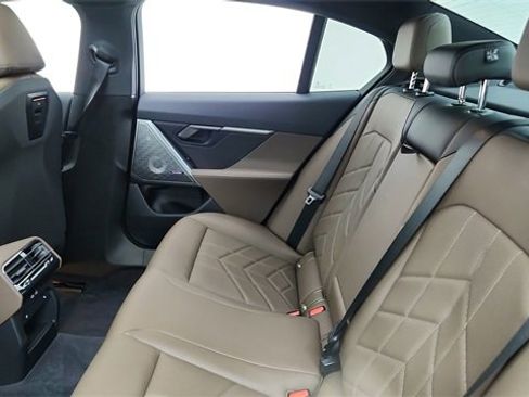 Used 2024 BMW 530i xDrive 530i xDrive w/ Premium Package image 29