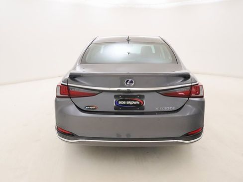 Used 2021 Lexus ES 300h w/ Premium Package image 4