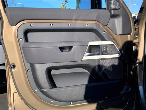 Used 2023 Land Rover Defender 110 S image 20