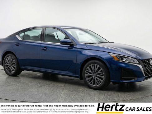 Used 2025 Nissan Altima 2.5 SV image 1