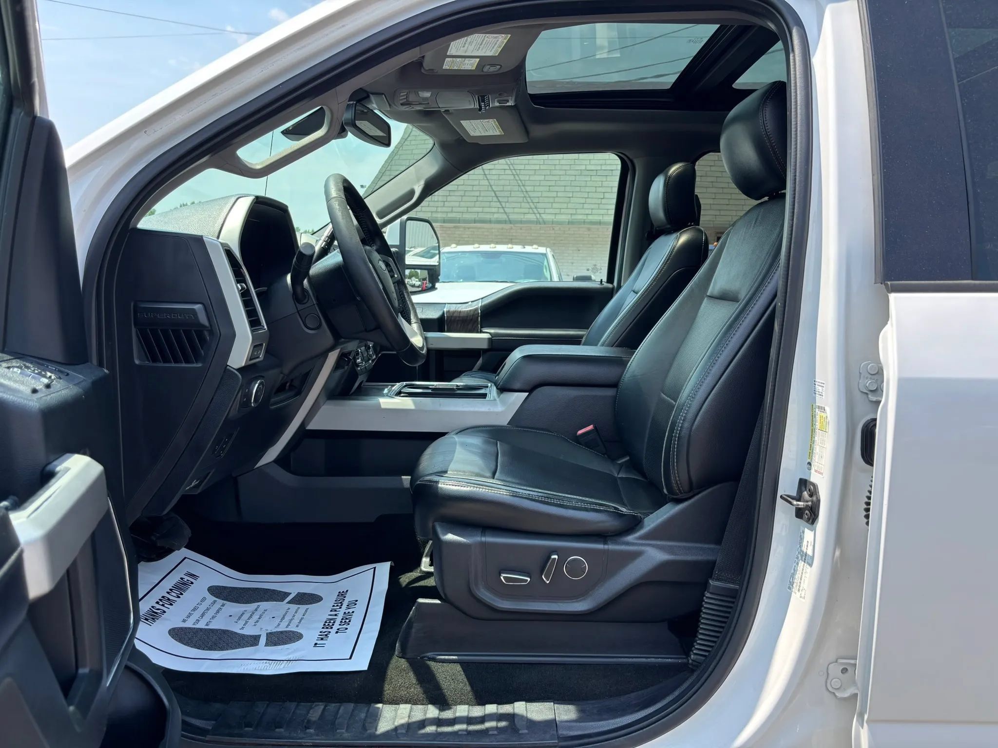 Used 2019 Ford F250 Lariat w/ Lariat Ultimate Package AWD/4WD image 16