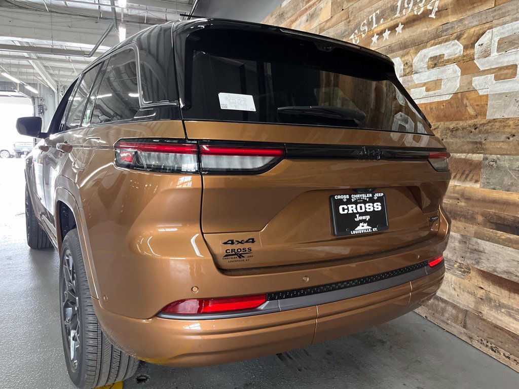 New 2027 Jeep Grand Cherokee Summit w/ Adv Protech Group IV AWD/4WD image 19