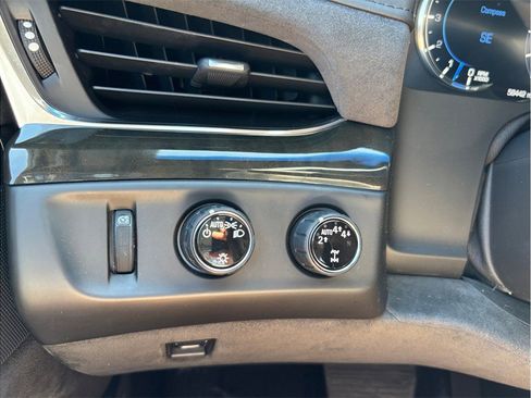 Used 2019 Cadillac Escalade ESV Platinum image 39